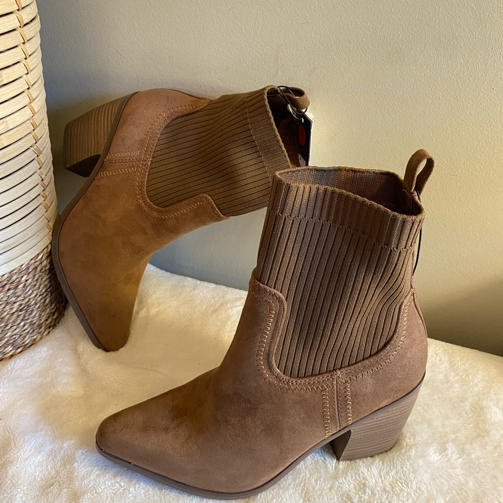 ✨NWT✨Universal Thread Brown Ankle Boots